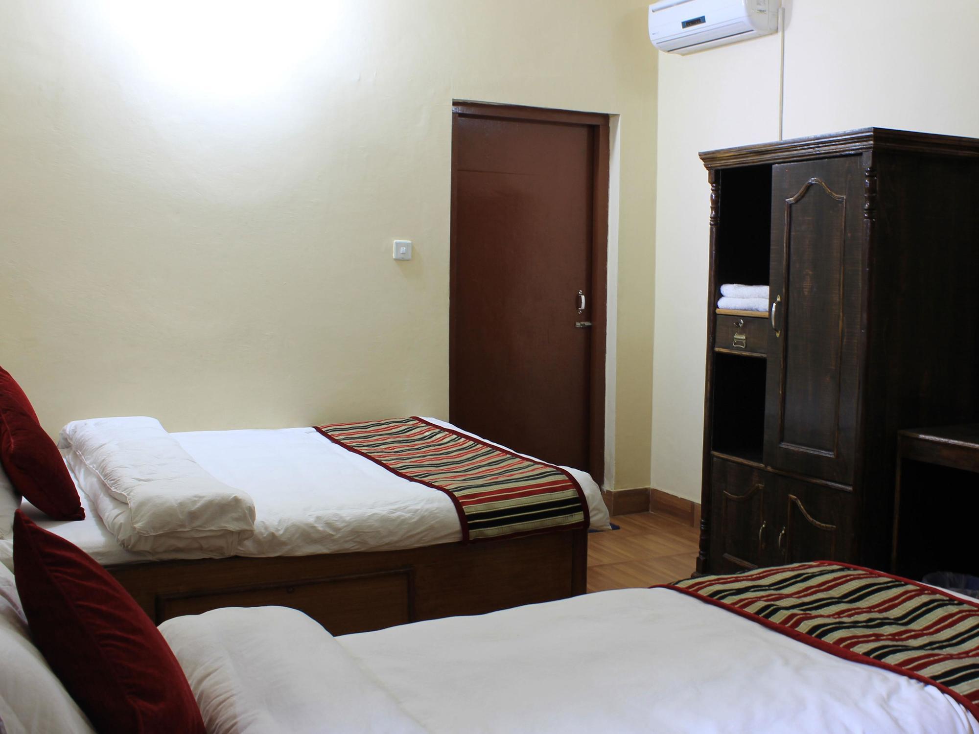 Unique Wild Resort Sauraha Exterior photo