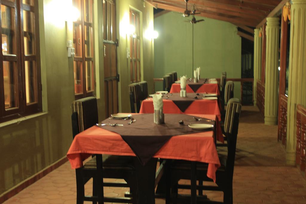 Unique Wild Resort Sauraha Exterior photo